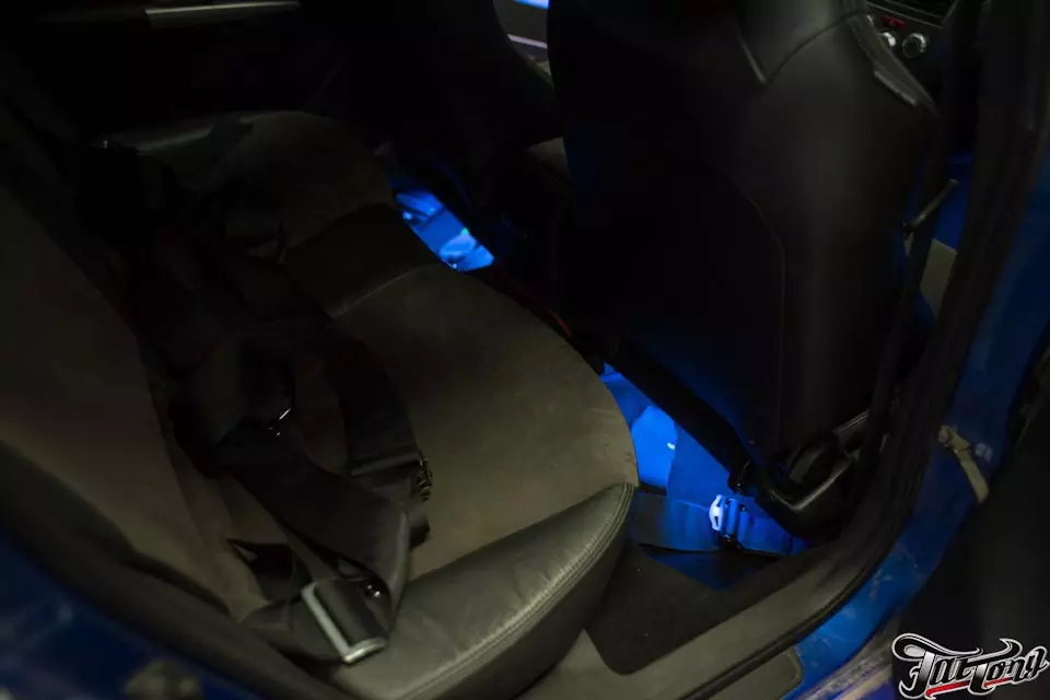 Subaru Impreza. Светодиодная подсветка салона.